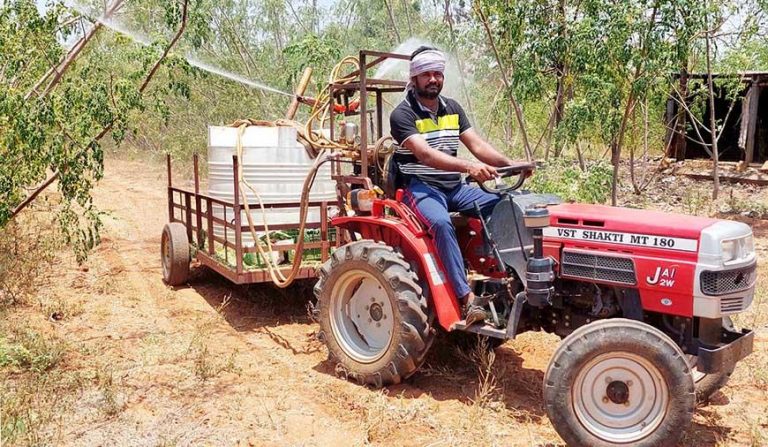 ‘’முருங்கை விளைச்சல் ஆஹா ஓஹோ..!’’ பூச்சி மருந்து தெளிக்க மெஷின் கண்டுப்பிடித்த விவசாயி