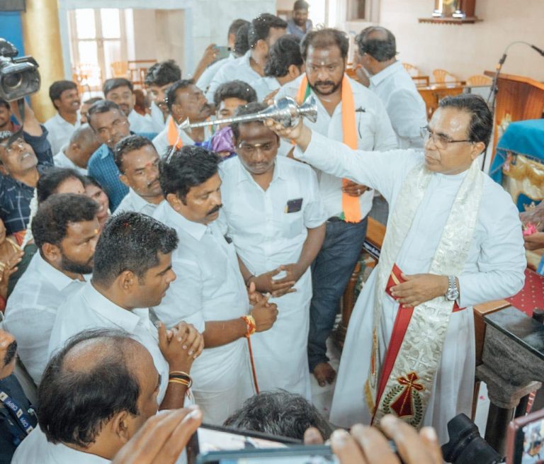 தூத்துக்குடி பனிமய மாதா பேராலயத்தில் அண்ணாமலை..!’’ தமிழக மக்கள் நலமுடன் வாழ வேண்டுதல்
