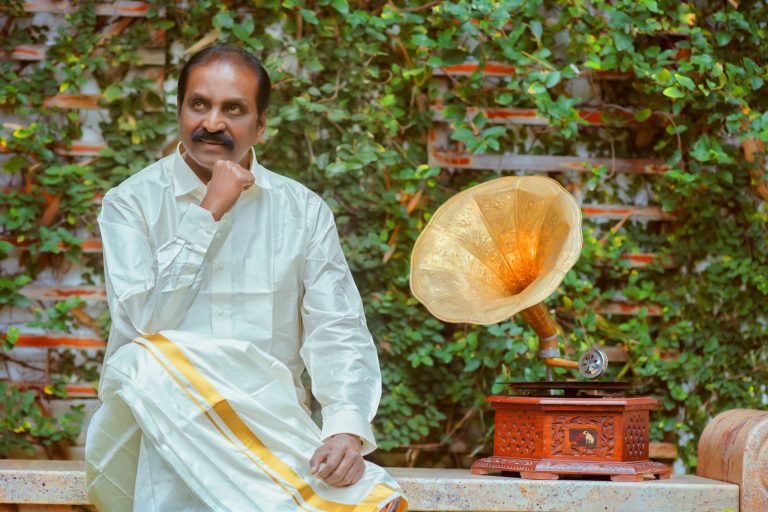 ’’சுட்டுரையை முடக்கிவிட்டால் சீமான் தீர்ந்து போவாரா?’’ வைரமுத்து ஆவேசம்