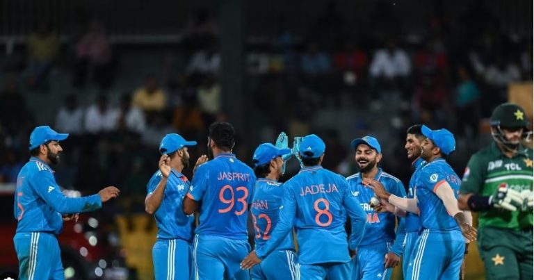 ”பாகிஸ்தானை சுருட்டி வீசியது இந்தியா..!” கோலி, ராகுல், குல்தீப் யாதவ் ’அசத்தல்’