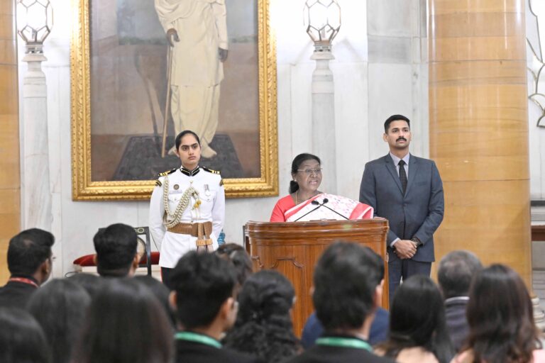 இளம் ஐஏஎஸ் அதிகாரிகளுக்கு திரௌபதி முர்மு அட்வைஸ்